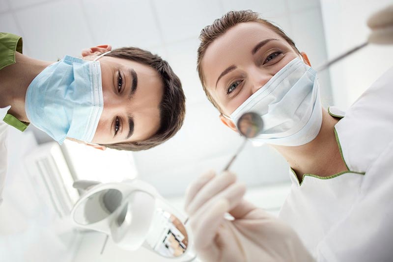 چگونه یک آگهی استخدام دندانپزشک جذاب بنویسیم؟